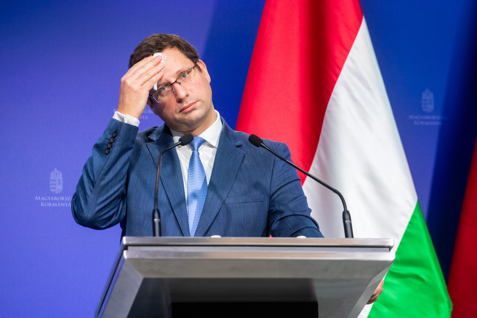Gulyás Gergely minisztériumának egyik titkárnője veszítette el a kezeit a felrobbant kézigránát miatt Gulyás Gergely minisztériumának egyik titkárnője veszítette el a kezeit a felrobbant kézigránát miatt