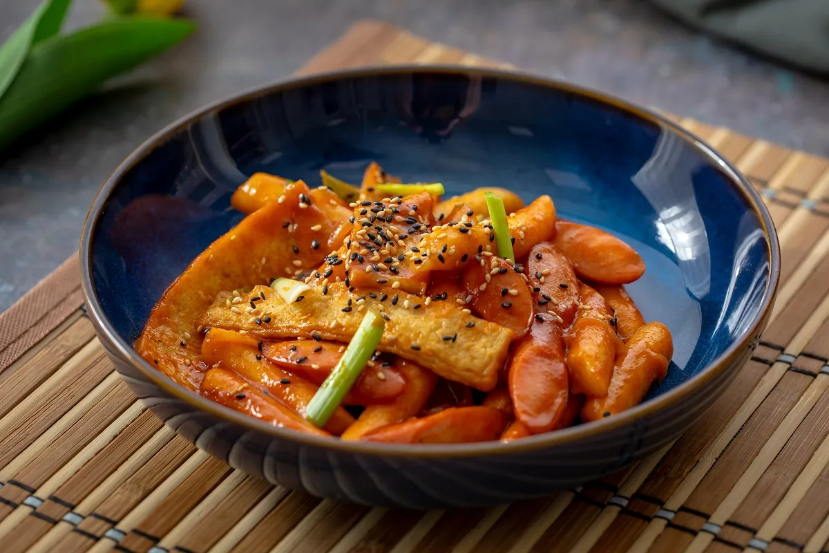 Gyors és csípős koreai fogás, a tteokbokki receptjét neked is ismerned kell Gyors és csípős koreai fogás, a tteokbokki receptjét neked is ismerned kell