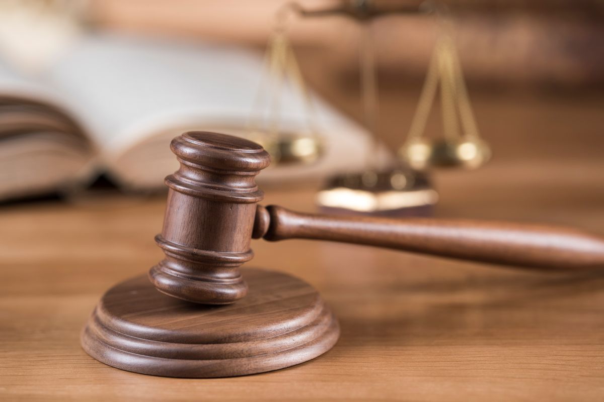 Óriási autós csalás: közel száz vádlott a magyar bíróság előtt Óriási autós csalás: közel száz vádlott a magyar bíróság előtt