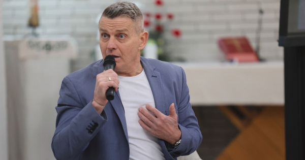 Rékasi Károly nagyon kiakadt egy jászberényi szállodára Rékasi Károly nagyon kiakadt egy jászberényi szállodára