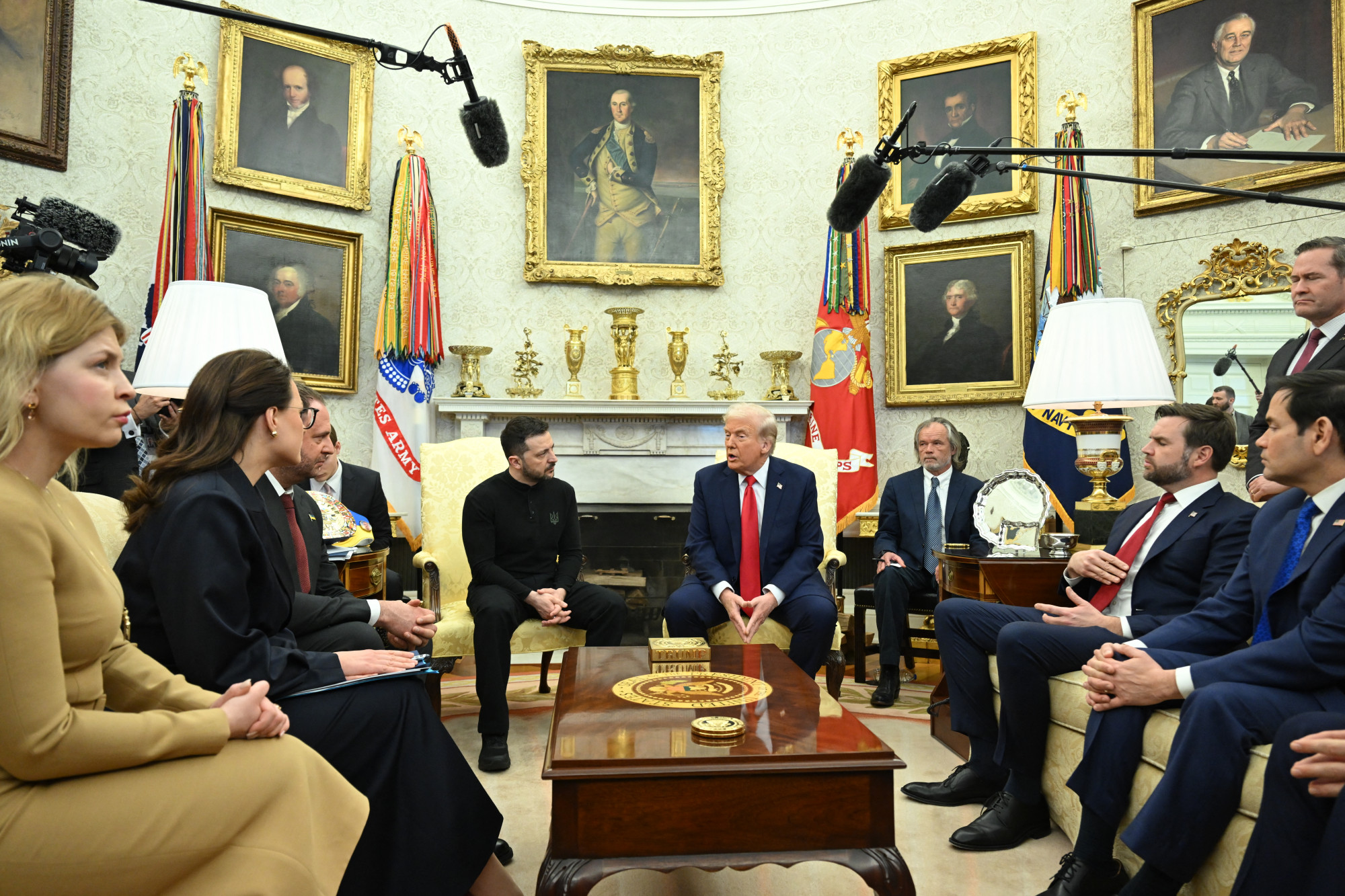 Trump nem csak az ukrán delegációt küldte el a Fehér Házból, úgy tűnik, az európai országokat is kidobja az amerikai mamahotelből Trump nem csak az ukrán delegációt küldte el a Fehér Házból, úgy tűnik, az európai országokat is kidobja az amerikai mamahotelből