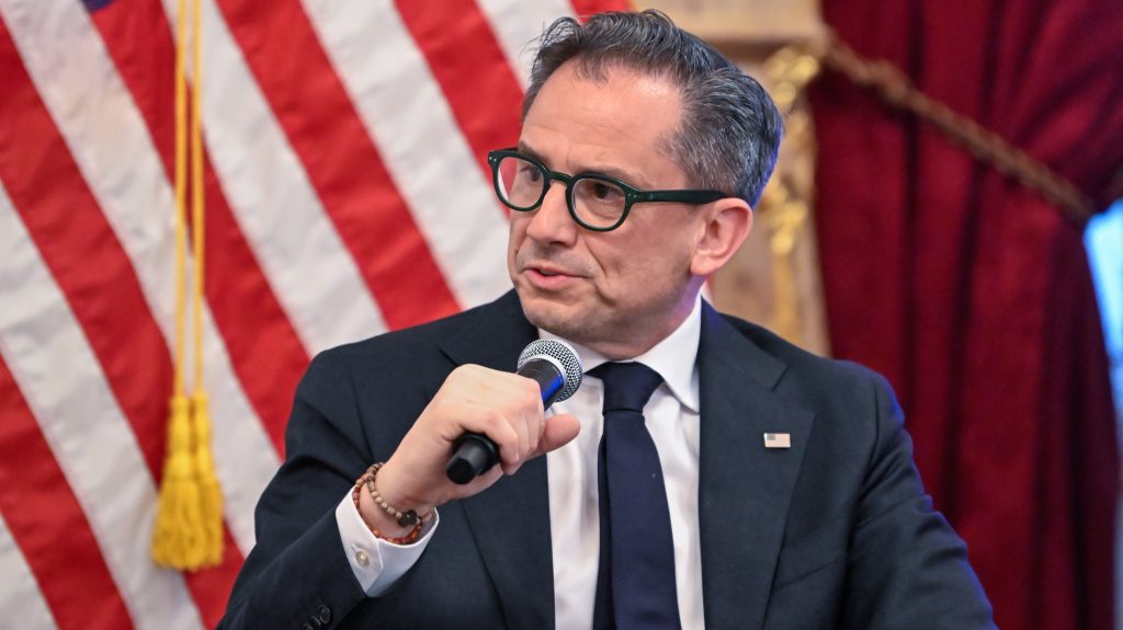 Dörgedelmes üzenet az Orbán-kormánynak az USA nagykövetségétől: nem nézik jó szemmel a “keleti nyitást”