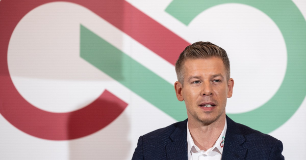 Húsvéti lazítás: így még biztos nem látta Magyar Pétert és a barátnőjét Húsvéti lazítás: így még biztos nem látta Magyar Pétert és a barátnőjét