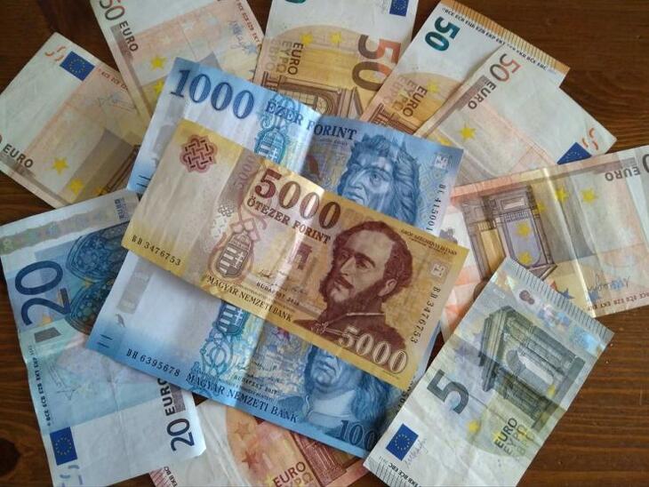 Megvadult a forint, öröm ránézni, mennyibe kerül egy euró Megvadult a forint, öröm ránézni, mennyibe kerül egy euró