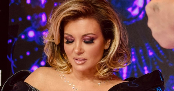 Liptai Claudia dekoltázsa A Nagy Duett fináléjában nem csak mély, hanem titkot is rejt Liptai Claudia dekoltázsa A Nagy Duett fináléjában nem csak mély, hanem titkot is rejt