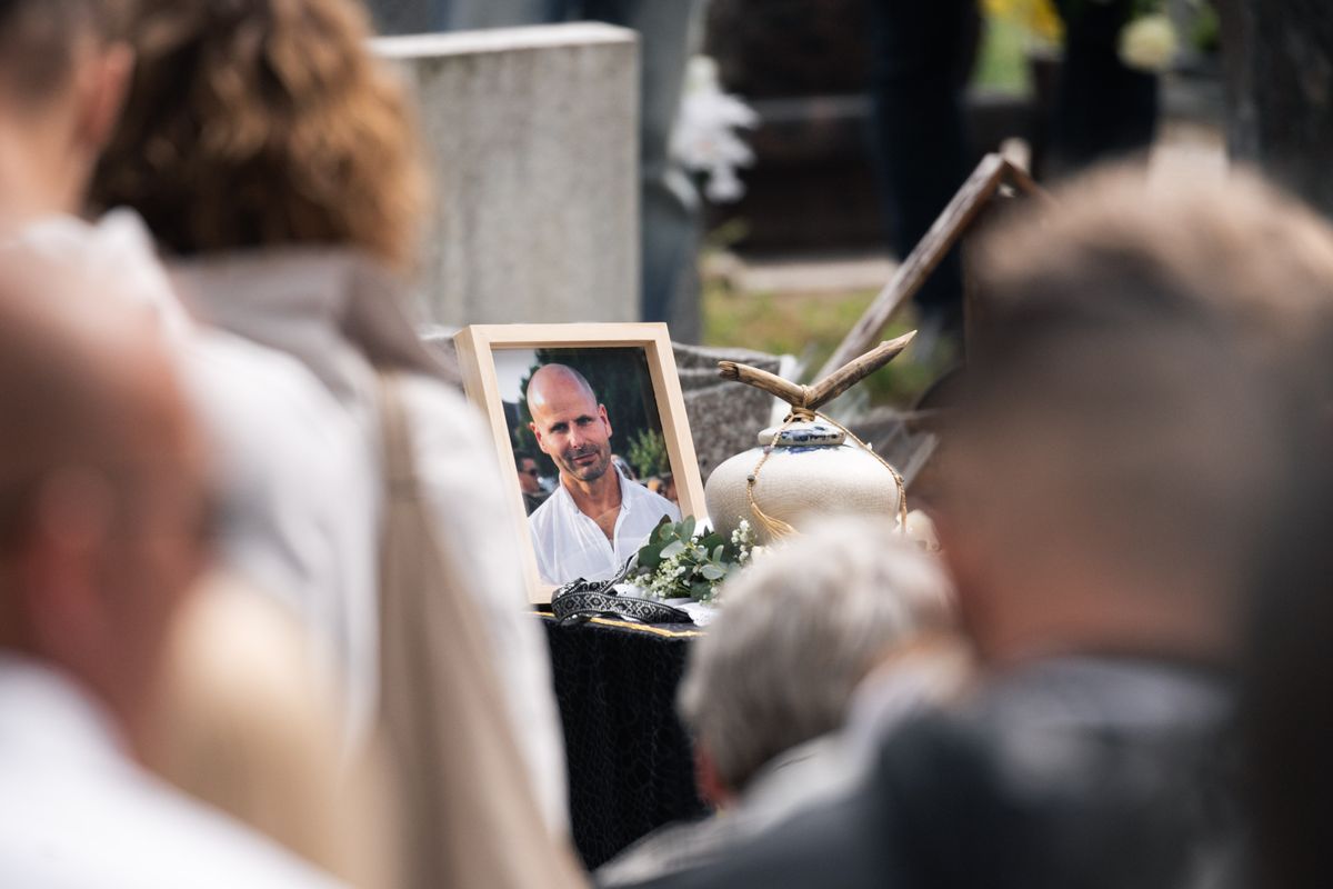 Motorosok százai kísérték utolsó útjára Varga Ákos Almát